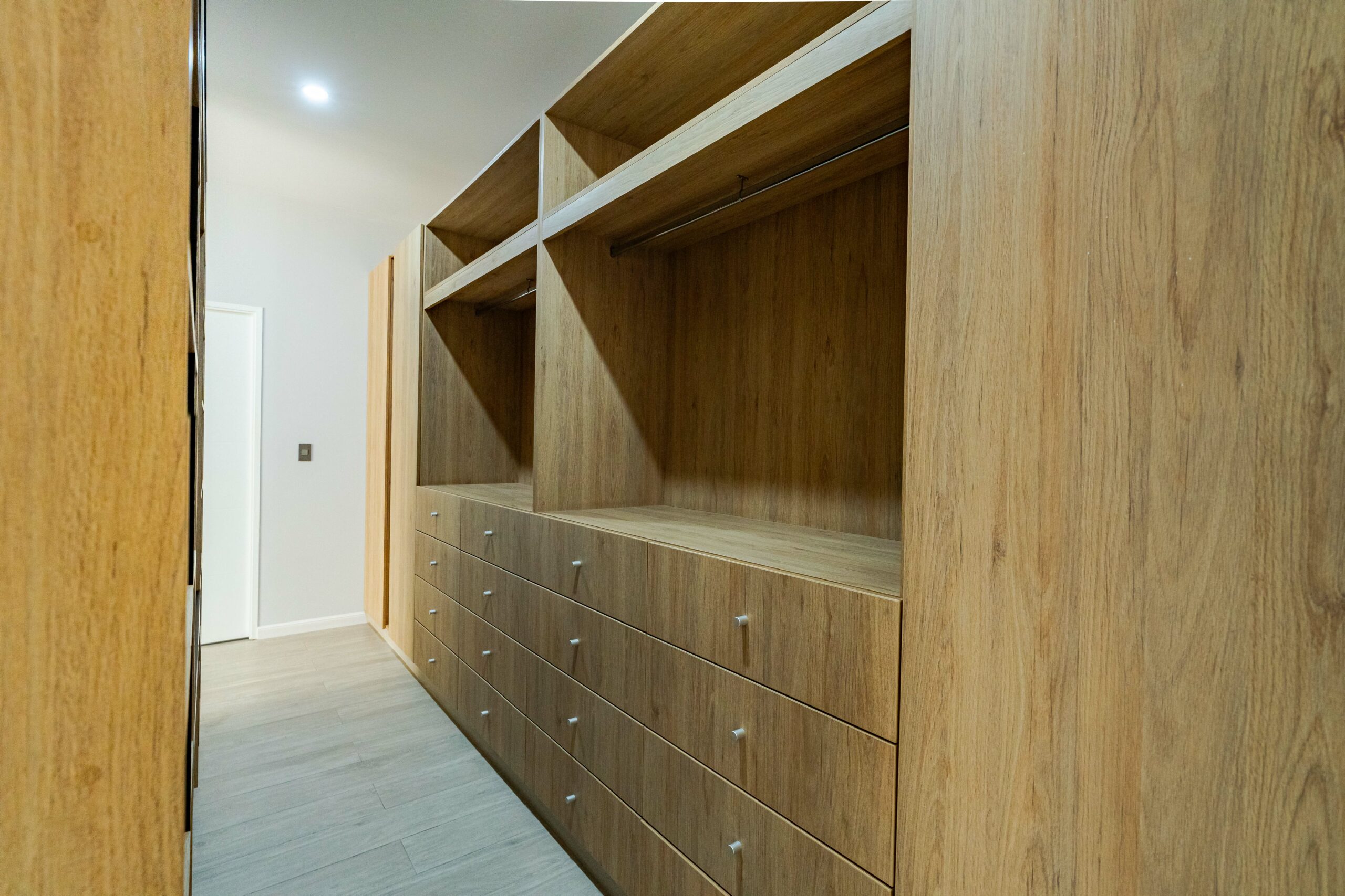 Walking Closet 30